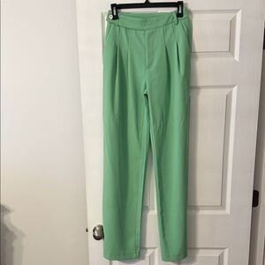 Versona Elegant Green Women's Pants size 2 inseam 33” beautiful pants